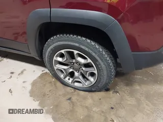 2020 Jeep Cherokee Trailhawk с VIN 1C4PJMBX2LD613814, выставлен на аукционе IAAI как лот 41253162 с пробегом 55 002 миль миль и . История ставок и продаж доступна на DreamBid. Изображение 20.
