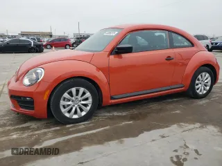 2018 Volkswagen Beetle S with VIN 3VWFD7AT5JM709146, listed as a Copart auction lot 44006375 with 28,297 mi miles and Salvage Title. Bid and sale history available at carsss.com. Image 1.