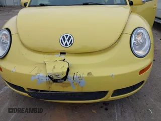 2009 Volkswagen New Beetle Coupe S with VIN 3VWPW31C59M518880, listed as a IAAI auction lot 41201971 with 99,976 mi miles. Bid and sale history available at carsss.com. Image 6.