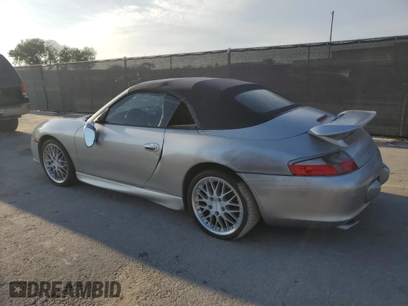 2002 Porsche 911 z VIN WP0CA29962S651664, wystawiony jako Copart lot #51044445 z przebiegiem 95 958 mil mil oraz Czysty tytuł • Clean title. Historia ofert i sprzedaży dostępna na DreamBid. Obrazek 2.