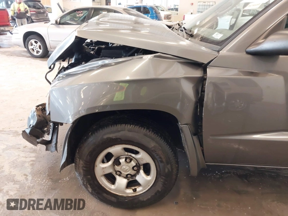 2005 Dodge Dakota ST with VIN 1D7HE22KX5S108948, listed as a IAAI auction lot 41588626 with 149,594 mi miles and . Bid and sale history available at DreamBid. Image 18.