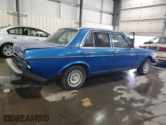 1983 Mercedes-Benz 300 D с VIN WDBAB33A6DB034893, выставлен на аукционе Copart как лот 49307094 с пробегом 111 561 миль миль и На запчасти • Non repairable. История ставок и продаж доступна на DreamBid. Изображение 3.