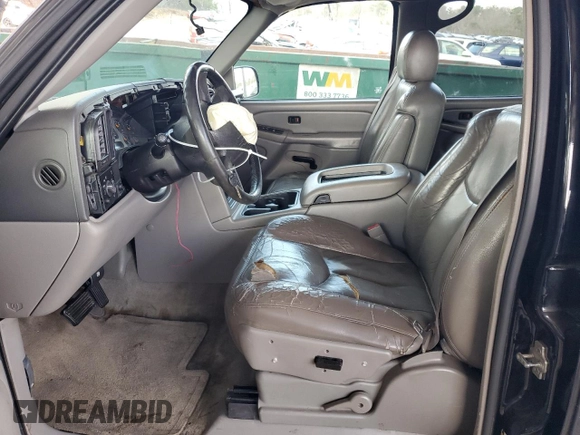 2004 Chevrolet Suburban LT with VIN 1GNEC16Z34J180543, listed as a Copart auction lot 44303975 with 270,011 mi miles and Salvage Title. Bid and sale history available at carsss.com. Image 7.