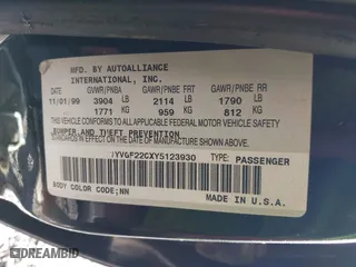 2000 Mazda 626 LX with VIN 1YVGF22CXY5123930, listed as a IAAI auction lot 40712369 with 210,234 mi miles. Bid and sale history available at carsss.com. Image 9.