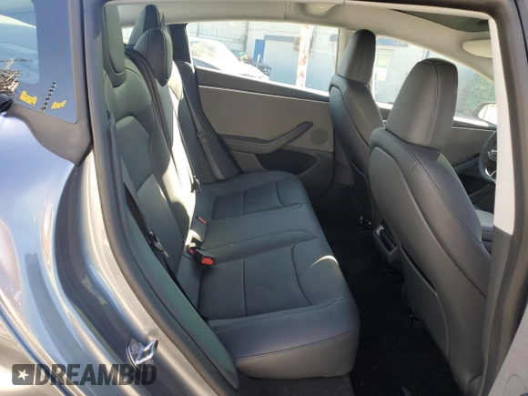 2025 Tesla Model 3 Long Range z VIN 5YJ3E1EA8SF927015, wystawiony jako Copart lot #89373905 z przebiegiem 91 mil mil oraz Szkoda całkowita • Salvage title. Historia ofert i sprzedaży dostępna na DreamBid. Obrazek 11.