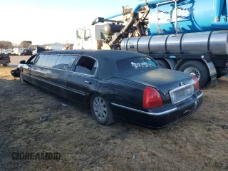 2003 Lincoln Town Car Executive z VIN 1L1FM81W23Y609867, wystawiony jako Copart lot #89137665 z przebiegiem 175 211 mil mil oraz Szkoda całkowita • Salvage title. Historia ofert i sprzedaży dostępna na DreamBid. Obrazek 2.