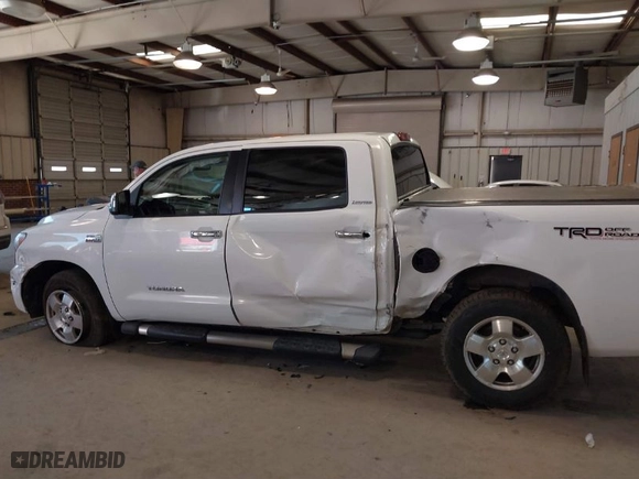 2008 Toyota Tundra LTD with VIN 5TBEV58198S476301, listed as a IAAI auction lot 41528085 with 230,233 mi miles. Bid and sale history available at carsss.com. Image 15.
