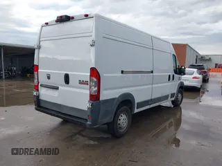 2017 Ram ProMaster Cargo z VIN 3C6TRVDG0HE510415, wystawiony jako IAAI lot #42039265 z przebiegiem 183 670 mil mil oraz . Historia ofert i sprzedaży dostępna na DreamBid. Obrazek 4.