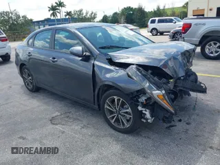2023 Kia Forte LXS z VIN 3KPF24AD3PE612014, wystawiony jako IAAI lot #42079629 z przebiegiem 30 945 mil mil oraz . Historia ofert i sprzedaży dostępna na DreamBid. Obrazek 1.
