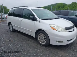 2008 Toyota Sienna XLE z VIN 5TDZK22C08S100113, wystawiony jako IAAI lot #42378504 z przebiegiem 232 372 mil mil oraz . Historia ofert i sprzedaży dostępna na DreamBid. Obrazek 1.
