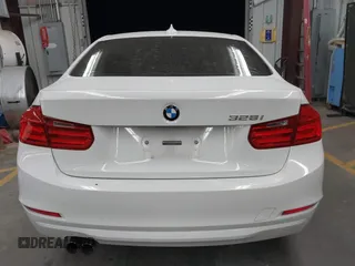 2013 BMW 3 Series 328i z VIN WBA3A5G5XDNP25779, wystawiony jako IAAI lot #42677403 z przebiegiem 93 020 mil mil oraz . Historia ofert i sprzedaży dostępna na DreamBid. Obrazek 16.