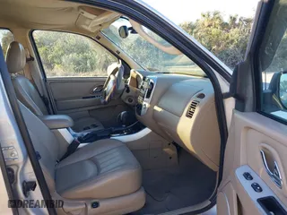 2005 Mercury Mariner Luxury with VIN 4M2CU57115DJ11387, listed as a IAAI auction lot 41267614 with 166,448 mi miles. Bid and sale history available at carsss.com. Image 5.