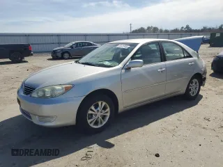 2005 Toyota Camry LE with VIN 4T1BF30K15U093326, listed as a Copart auction lot 48425395 with 90,728 mi miles and Salvage Title. Bid and sale history available at DreamBid. Image 1.