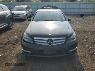 2013 Mercedes-Benz C 300 Sport z VIN WDDGF8AB5DR260851, wystawiony jako Copart lot #59102235 z przebiegiem 120 678 mil mil oraz Szkoda całkowita • Salvage title. Historia ofert i sprzedaży dostępna na DreamBid. Obrazek 5.