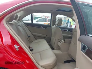 2014 Mercedes-Benz C 250 Sport z VIN WDDGF4HB9EA938841, wystawiony jako IAAI lot #42388729 z przebiegiem 182 422 mil mil oraz . Historia ofert i sprzedaży dostępna na DreamBid. Obrazek 8.
