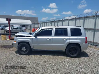 2010 Jeep Patriot Sport z VIN 1J4NT2GB0AD558029, wystawiony jako IAAI lot #42269384 z przebiegiem 231 583 mil mil oraz . Historia ofert i sprzedaży dostępna na DreamBid. Obrazek 14.