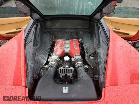 2011 Ferrari 458 Italia z VIN ZFF67NFA5B0176534, wystawiony jako Copart lot #86757334 z przebiegiem Nie podano mil oraz Szkoda całkowita • Salvage title. Historia ofert i sprzedaży dostępna na DreamBid. Obrazek 12.