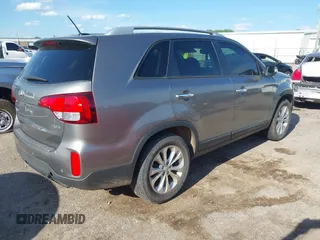 2015 Kia Sorento EX with VIN 5XYKU4A71FG631875, listed as a IAAI auction lot 42137714 with 174,642 mi miles. Bid and sale history available at carsss.com. Image 4.
