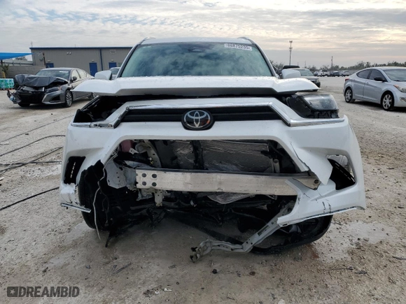2024 Toyota Grand Highlander XLE with VIN 5TDAAAA57RS014294, listed as a Copart auction lot 88875235 with 10,706 mi miles and Non Repairable. Bid and sale history available at carsss.com. Image 5.