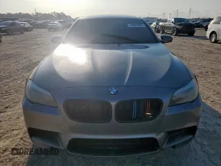 2013 BMW M5 z VIN WBSFV9C50DC772924, wystawiony jako Copart lot #59522805 z przebiegiem Nie podano mil oraz Szkody całkowita. Historia ofert i sprzedaży dostępna na DreamBid. Obrazek 5.
