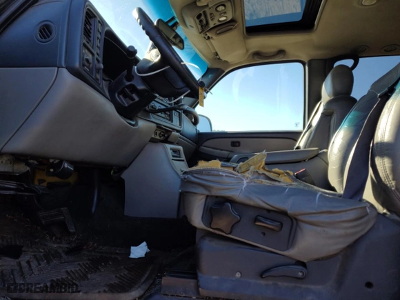 2001 Chevrolet Suburban LT with VIN 3GNFK16T01G262441, listed as a Copart auction lot 81145714 with 0 mi miles and Salvage Title. Bid and sale history available at carsss.com. Image 7.