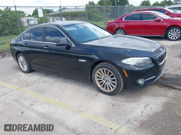 2011 BMW 5 Series 535i z VIN WBAFR7C59BC807860, wystawiony jako IAAI lot #42537752 z przebiegiem 120 934 mil mil oraz . Historia ofert i sprzedaży dostępna na DreamBid. Obrazek 1.