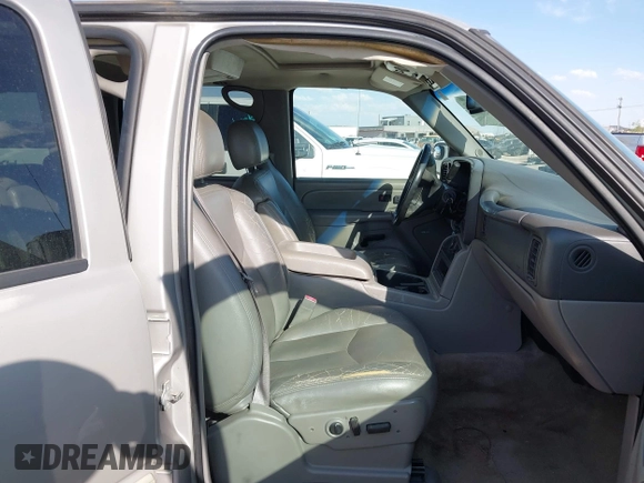 2006 Chevrolet Suburban LS 1WT with VIN 1GNEC16Z86J131163, listed as a IAAI auction lot 42345045 with 211,272 mi miles and . Bid and sale history available at DreamBid. Image 5.