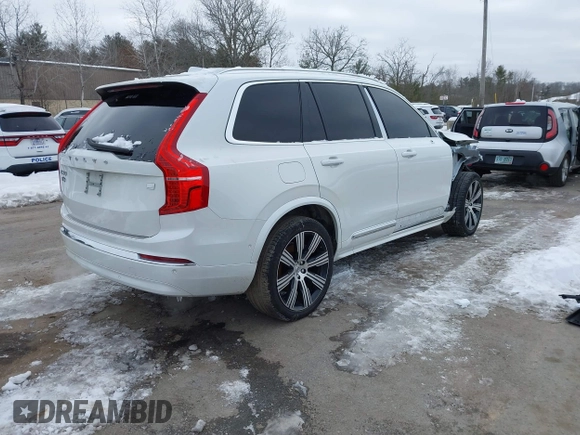 2023 Volvo XC90 Plus z VIN YV4H600N2P1952562, wystawiony jako IAAI lot #41597675 z przebiegiem 18 232 mil mil oraz . Historia ofert i sprzedaży dostępna na DreamBid. Obrazek 4.