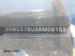 2019 Volkswagen Jetta S z VIN 3VWC57BUXKM061537, wystawiony jako IAAI lot #42170921 z przebiegiem 88 476 mil mil oraz . Historia ofert i sprzedaży dostępna na DreamBid. Obrazek 17.