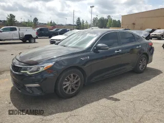 2020 Kia Optima LX z VIN 5XXGT4L32LG420977, wystawiony jako Copart lot #50469605 z przebiegiem 188 467 mil mil oraz Szkody całkowita. Historia ofert i sprzedaży dostępna na DreamBid. Obrazek 1.