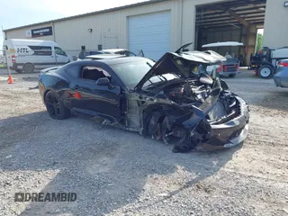 2018 Chevrolet Camaro 1SS z VIN 1G1FF1R7XJ0102124, wystawiony jako IAAI lot #42292031 z przebiegiem 117 098 mil mil oraz . Historia ofert i sprzedaży dostępna na DreamBid. Obrazek 1.