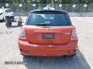 2011 MINI Hardtop with VIN WMWSU3C55BT181956, listed as a IAAI auction lot 42564011 with 106,430 mi miles and . Bid and sale history available at DreamBid. Image 16.