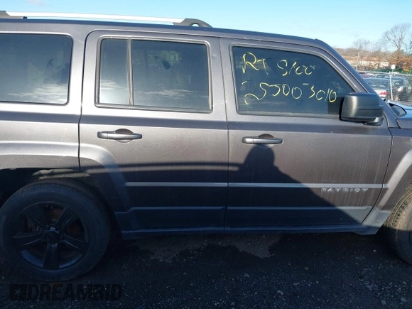 2016 Jeep Patriot Latitude with VIN 1C4NJRFB9GD627671, listed as a IAAI auction lot 41858695 with 999,999 mi miles. Bid and sale history available at carsss.com. Image 12.