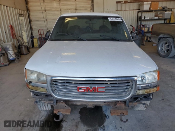 2000 GMC New Sierra 1500 SL with VIN 2GTEC19V1Y1331705, listed as a Copart auction lot 43594875 with 318,533 mi miles and Clean Title. Bid and sale history available at carsss.com. Image 5.