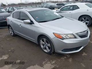 2014 Acura ILX with VIN 19VDE1F31EE001465, listed as a IAAI auction lot 41582312 with 131,753 mi miles. Bid and sale history available at carsss.com. Image 1.