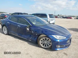 2017 Tesla Model S 100D z VIN 5YJSA1E28HF217489, wystawiony jako IAAI lot #42128388 z przebiegiem Nie podano mil oraz . Historia ofert i sprzedaży dostępna na DreamBid. Obrazek 1.