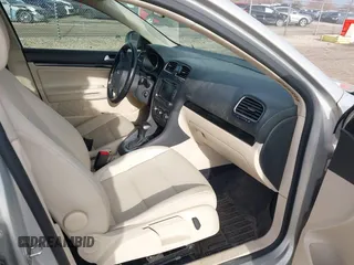 2010 Volkswagen Jetta TDI z VIN 3VWPL7AJ0AM697106, wystawiony jako IAAI lot #41812648 z przebiegiem 150 608 mil mil oraz . Historia ofert i sprzedaży dostępna na DreamBid. Obrazek 5.