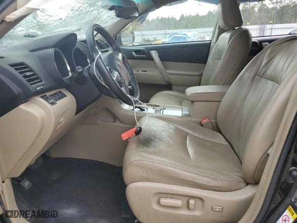 2011 Toyota Highlander with VIN 5TDBK3EHXBS082452, listed as a Copart auction lot 44063115 with 221,062 mi miles and Salvage Title. Bid and sale history available at carsss.com. Image 7.