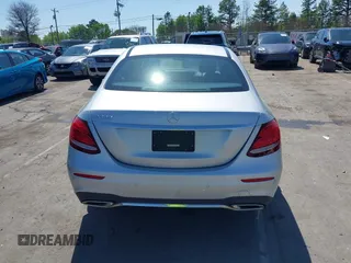 2018 Mercedes-Benz E-Class E 300 with VIN WDDZF4JB0JA472648, listed as a IAAI auction lot 41843995 with 128,590 mi miles. Bid and sale history available at carsss.com. Image 16.