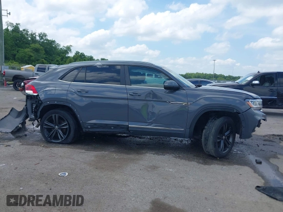 2021 Volkswagen Atlas SE with VIN 1V2PE2CA2MC207444, listed as a IAAI auction lot 42268653 with 70,202 mi miles and . Bid and sale history available at DreamBid. Image 13.