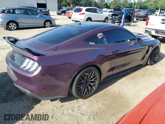 2019 Ford Mustang GT z VIN 1FA6P8CF8K5121018, wystawiony jako Copart lot #56198115 z przebiegiem 59 982 mil mil oraz Szkody całkowita. Historia ofert i sprzedaży dostępna na DreamBid. Obrazek 3.