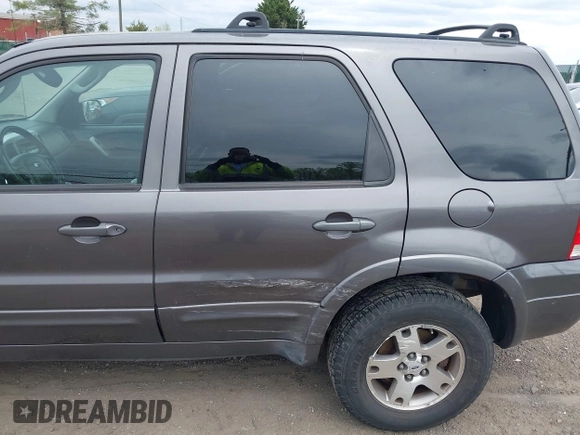 2005 Ford Escape Limited with VIN 1FMYU94155KB76337, listed as a IAAI auction lot 42006729 with 170,526 mi miles. Bid and sale history available at carsss.com. Image 6.