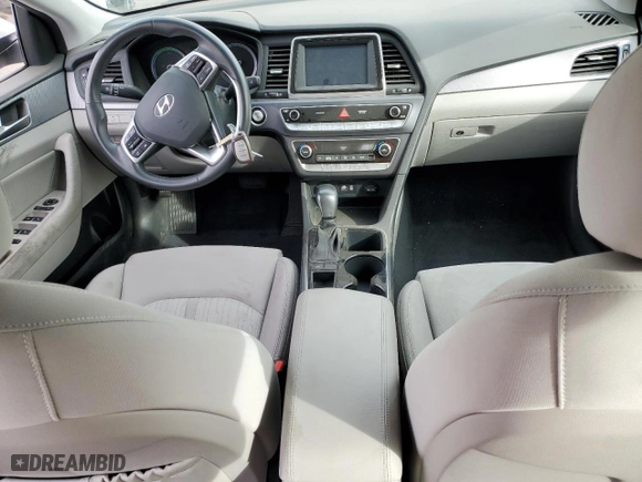 2019 Hyundai Sonata Hybrid SE with VIN KMHE24L38KA088771, listed as a Copart auction lot 84761594 with 32,818 mi miles and Salvage Title. Bid and sale history available at carsss.com. Image 8.