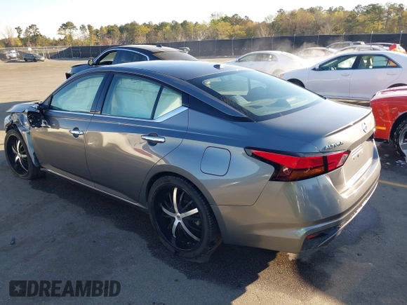 2019 Nissan Altima 2.5 SV with VIN 1N4BL4DV9KN300192, listed as a IAAI auction lot 41880131 with 144,983 mi miles. Bid and sale history available at carsss.com. Image 3.