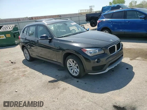 2015 BMW X1 xDrive28i z VIN WBAVL1C59FVY32553, wystawiony jako Copart lot #56513435 z przebiegiem 131 831 mil mil oraz Szkoda całkowita • Salvage title. Historia ofert i sprzedaży dostępna na DreamBid. Obrazek 13.