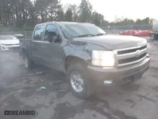 2008 Chevrolet Silverado 1500 LT w/1LT with VIN 2GCEK13J181332863, listed as a IAAI auction lot 41178201 with 181,726 mi miles. Bid and sale history available at carsss.com. Image 1.