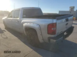 2010 Chevrolet Silverado 1500 LT with VIN 3GCRKSE38AG273099, listed as a Copart auction lot 82939803 with 220,293 mi miles and Salvage Title. Bid and sale history available at carsss.com. Image 2.