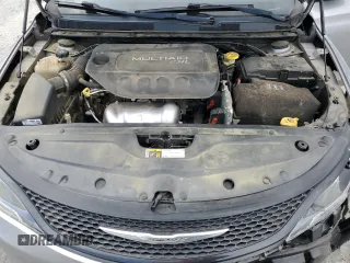 2015 Chrysler 200 S z VIN 1C3CCCBBXFN747271, wystawiony jako Copart lot #54495565 z przebiegiem 136 056 mil mil oraz Szkoda całkowita • Salvage title. Historia ofert i sprzedaży dostępna na DreamBid. Obrazek 11.