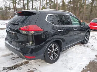 2017 Nissan Rogue SL with VIN 5N1AT2MV0HC840377, listed as a IAAI auction lot 41392637 with 111,912 mi miles. Bid and sale history available at carsss.com. Image 4.