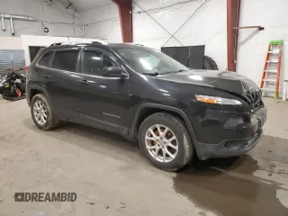 2015 Jeep Cherokee Latitude z VIN 1C4PJMCS4FW757084, wystawiony jako Copart lot #49025455 z przebiegiem 205 132 mil mil oraz Szkoda całkowita • Salvage title. Historia ofert i sprzedaży dostępna na DreamBid. Obrazek 4.